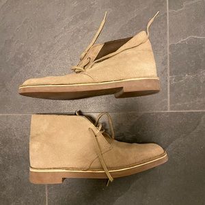MENS. Clarks suede chukka boots